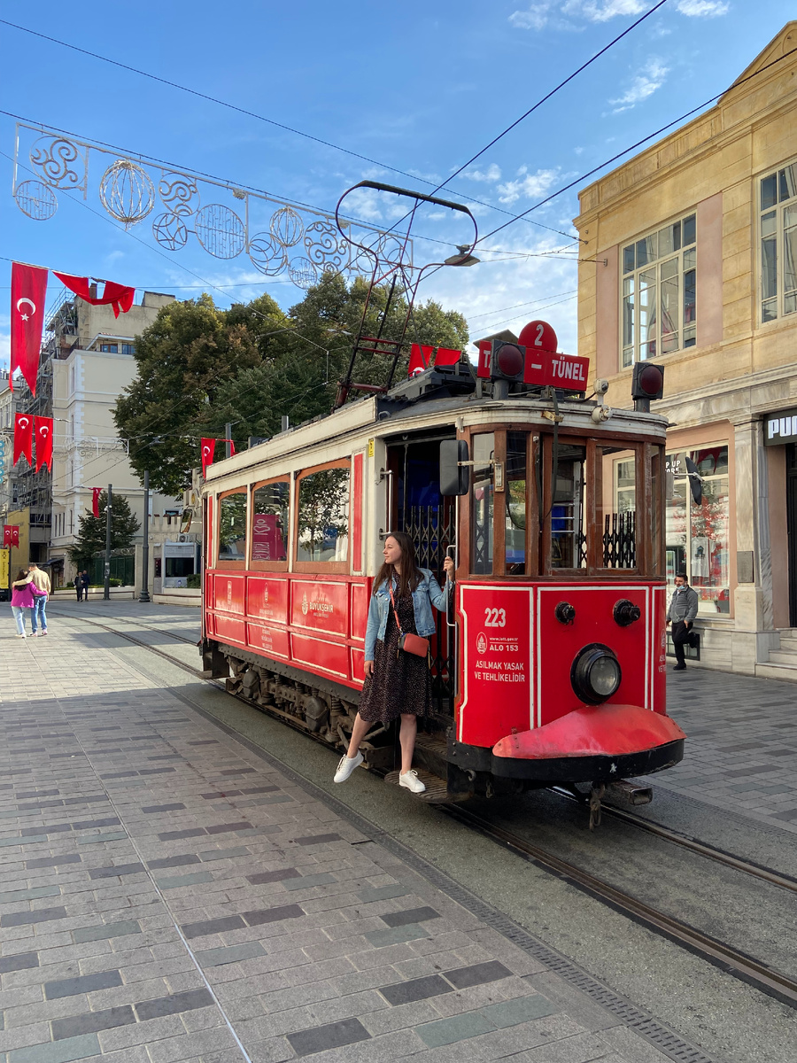 Красный трамвай, улица Истикляль