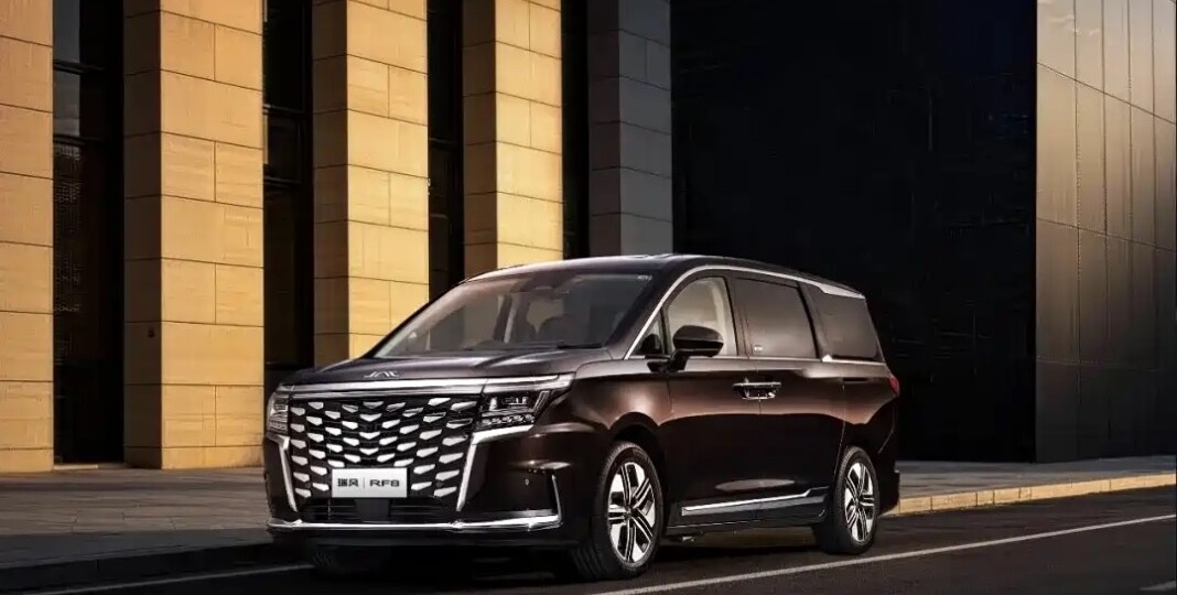 JAC начал принимать предзаказы на минивэн Ruifeng RF8 со скидкой 115 000 рублей