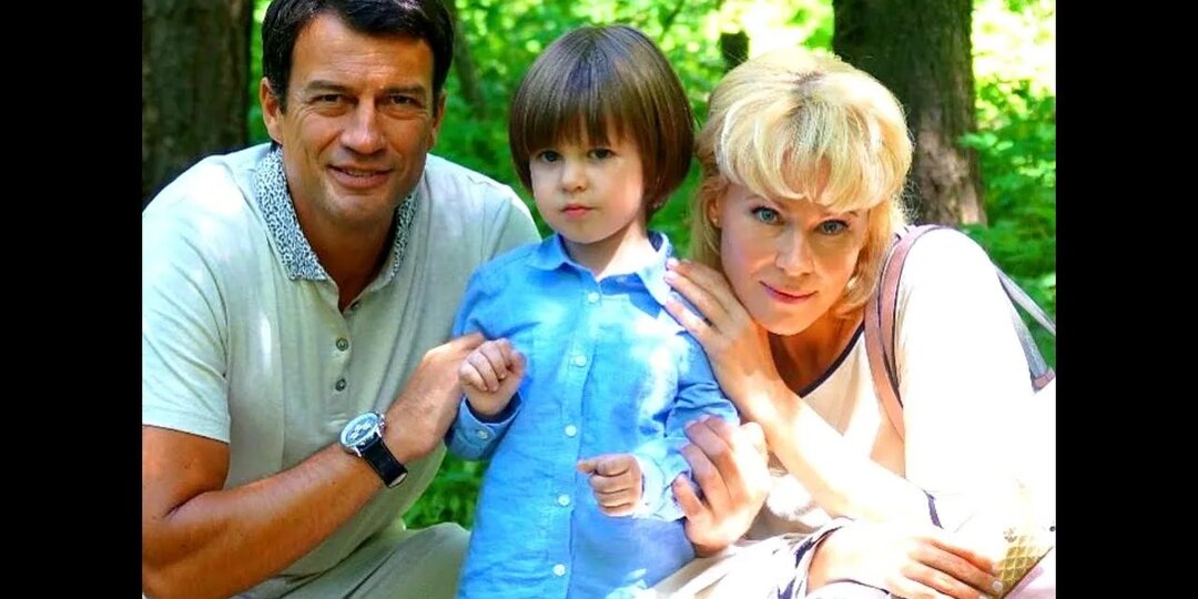 Сводил с ума актрис кино, а сам 10 лет уговаривал любимую стать его женой: от ловеласа до примерного отца. Андрей Чернышов