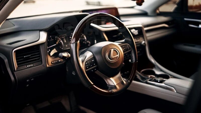     Lexus RX350 продают в Барнауле за 4,9 млн рублей. drom.ru