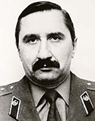 Игорь Григорьевич Атаманенко - подполковник в отставке.
В органах разведки и контрразведки с 1972 по 1990 гг.