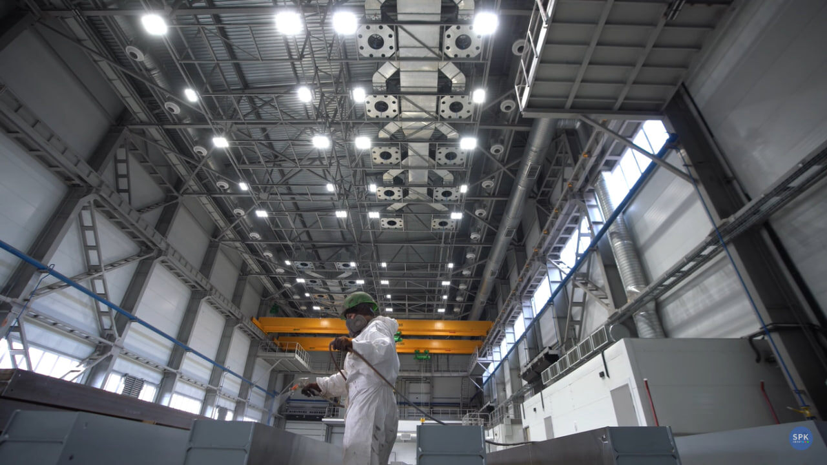 Работа сопел организована зонально: поток включается только там, где в данный момент идет окраска, что позволяет экономить ресурсы и поддерживать во всем помещении здоровый микроклимат.