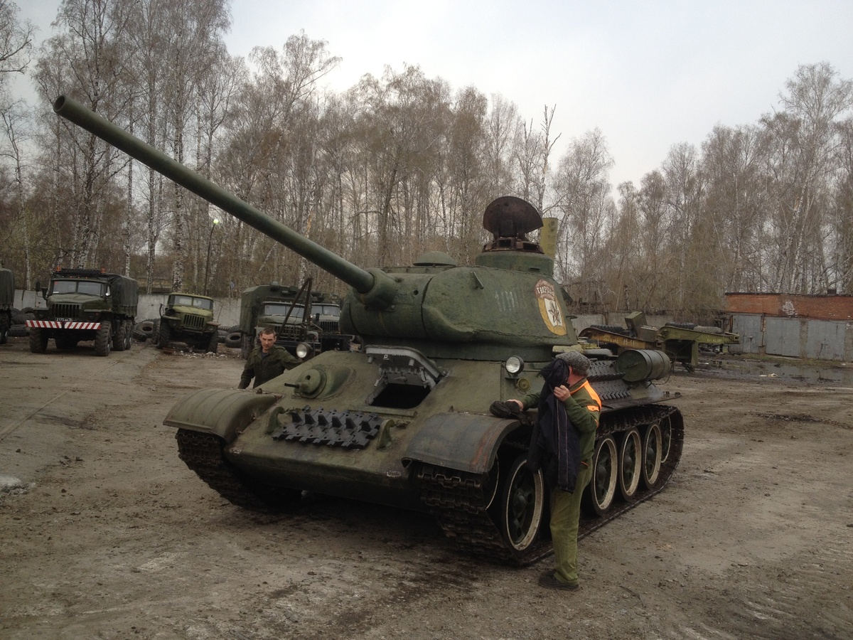 На фото: Восстановление танка Т-34 для Парада Победы. Востанавливали в том числе гп.ВС...