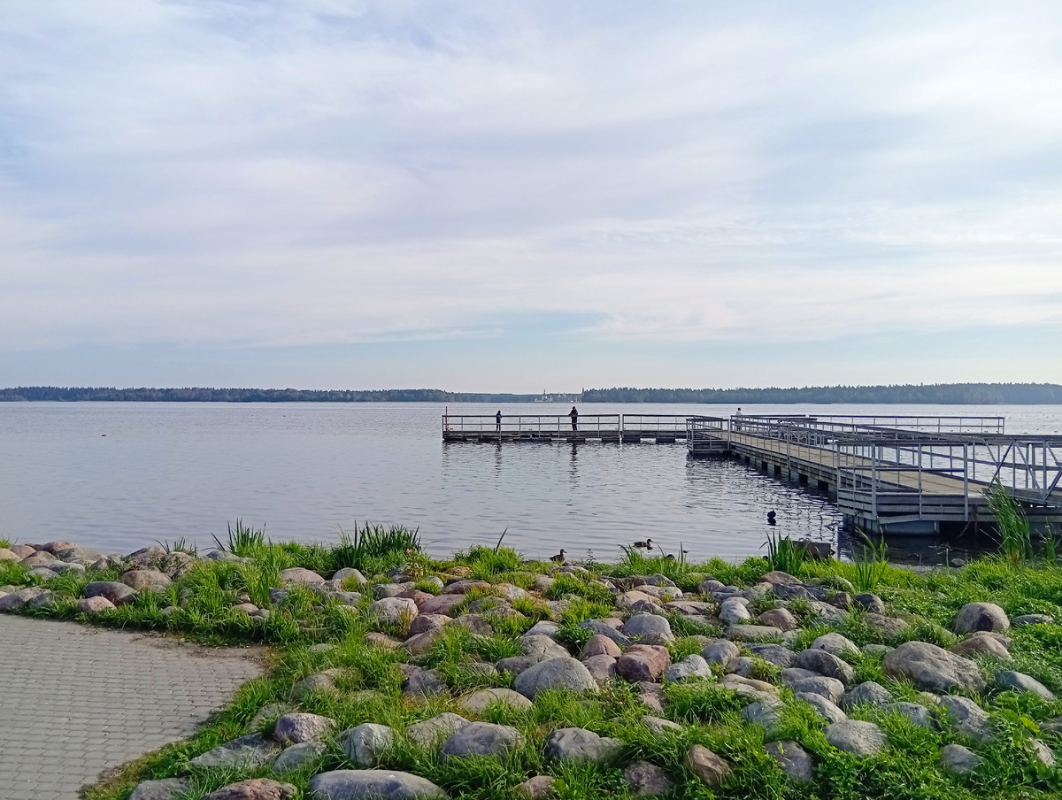 Озеро Валдай, вид на Иверский монастырь. Фото из личного архива автора.