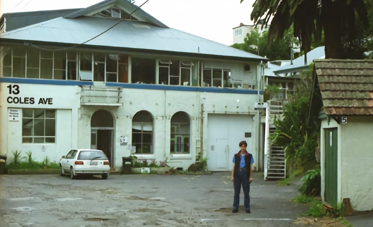 Моя первая работа в Окленде — здание, в котором находилась компания. На втором этаже — квартира владельцев