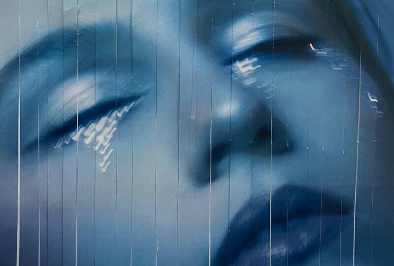 «Если мы так изувечены, буду любить тебя вечно»: Ksentiméntal представила новый трек