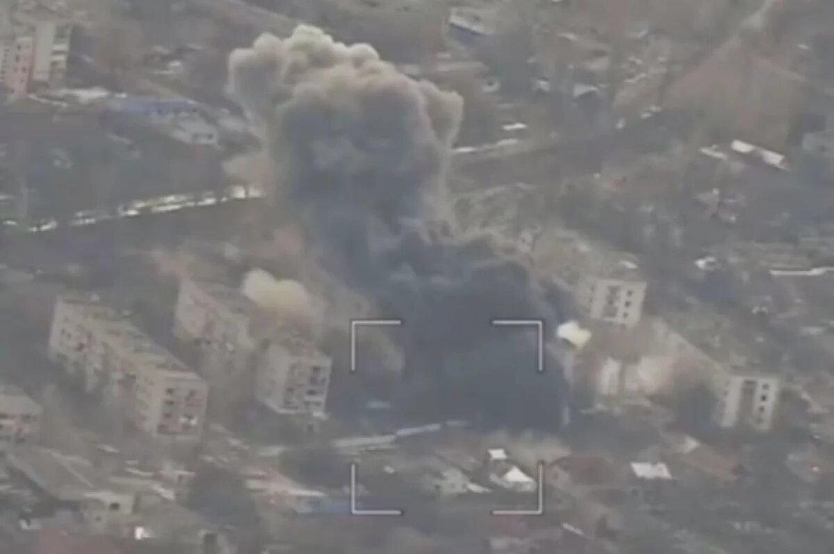    Управляемая бомба разнесла пункт дислокации боевиков ВСУ в Боровой