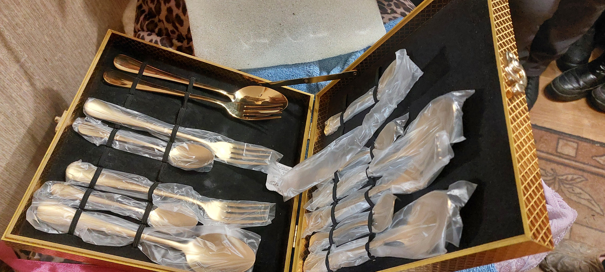 В общем, ничего складывать в сундуки мы не будем и пустим эти около-золотые ложки в оборот. Надеюсь, что золото это не сойдет после первых кусочков торта или тарелки ухи!!!