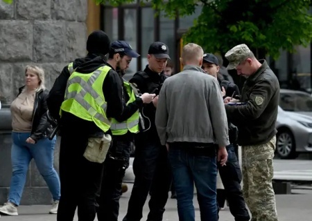    Генштаб ВСУ требует узаконить вторжения ТЦК в дома украинцев ради планов Зеленского
