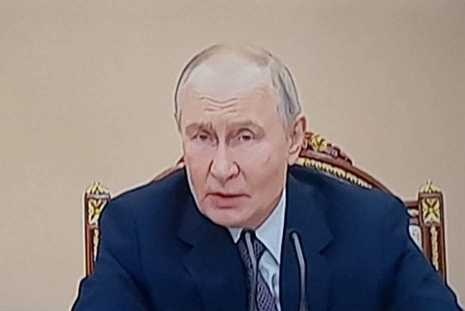 Фото момента телетранслящии совещания президента 