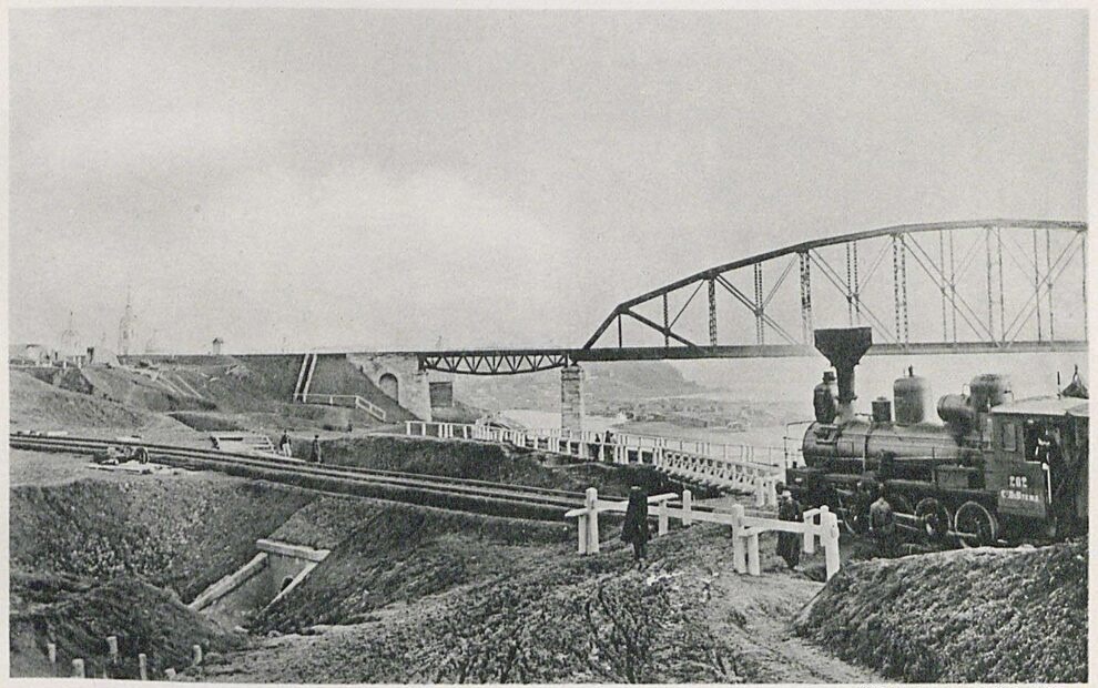 Ветвь к пристани и мост через р. Вятку. Источник: сборник «Постройка железнодорожной линии Вологда — Вятка»