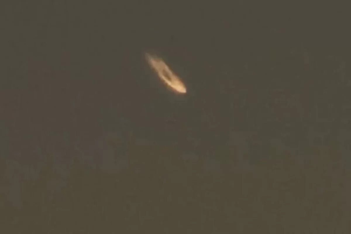    Загадочный пылающий объект засняли в небе над Южно-Сахалинском