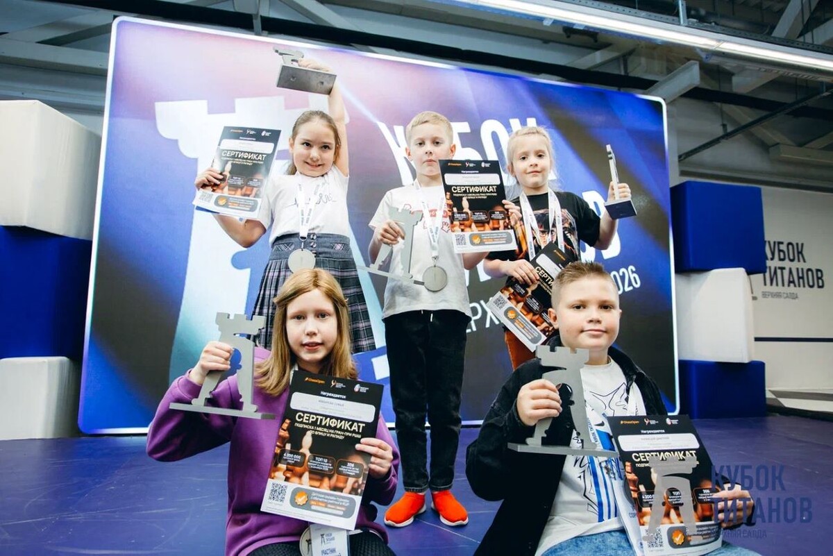 Победители получили кубки из титана.  Фото: Фото предоставлены организаторами турнира