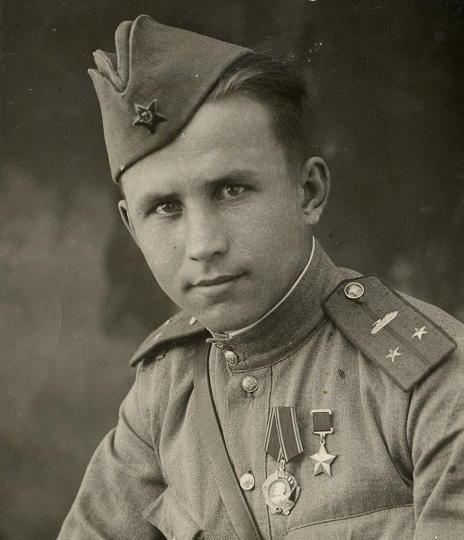 Когда подошло подкрепление, в живых оставался только тяжело раненый командир танка