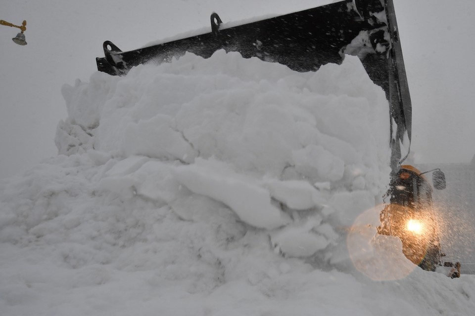    В Новосибирской области трех чиновников оштрафовали на 20 тысяч рублей за ненадлежащую уборку дорог. Виктор ГУСЕЙНОВ
