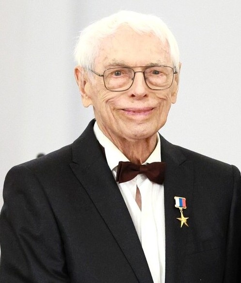 Александр Сергеевич Зацепин (род. 10 марта 1926, Новосибирск) — советский и российский композитор. Герой Труда Российской Федерации (2025). Народный артист Российской Федерации (2003). Член-корреспондент Национальной академии кинематографических искусств и наук (2002), член Союза композиторов СССР (1956) и Союза кинематографистов СССР (1957)