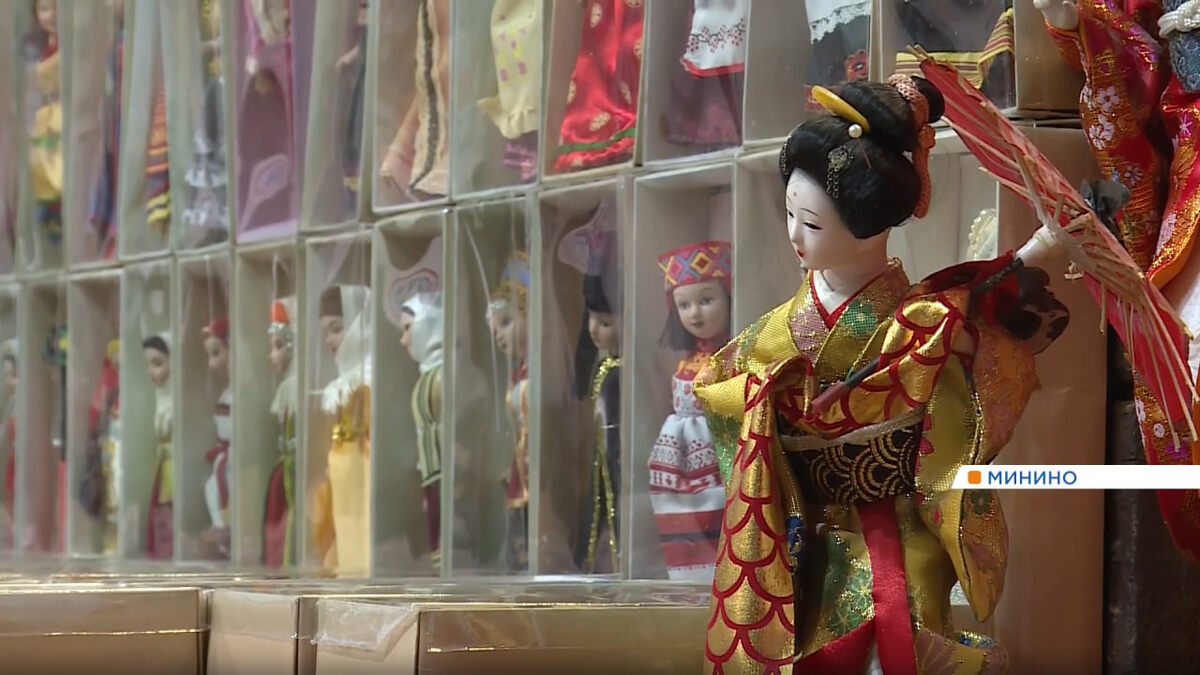     Жительница Красноярского края собрала большую коллекцию фарфоровых кукол