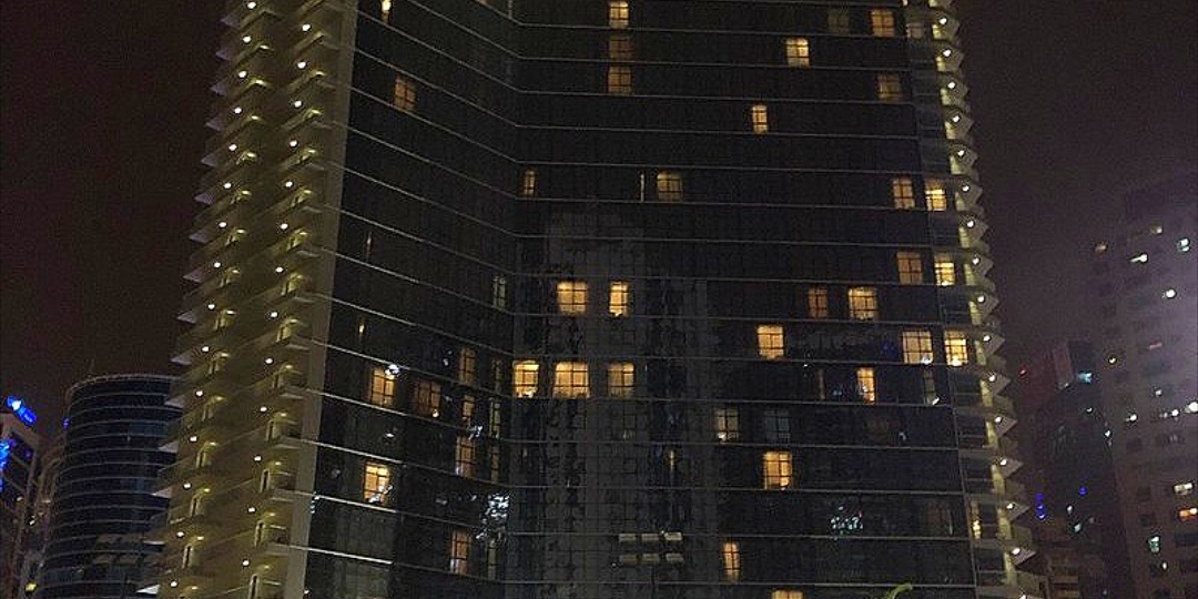 Дубай: «Мы здесь застряли!» Как наши туристы бегут из Дубая, которым запретили говорить, что здесь всё плохо.