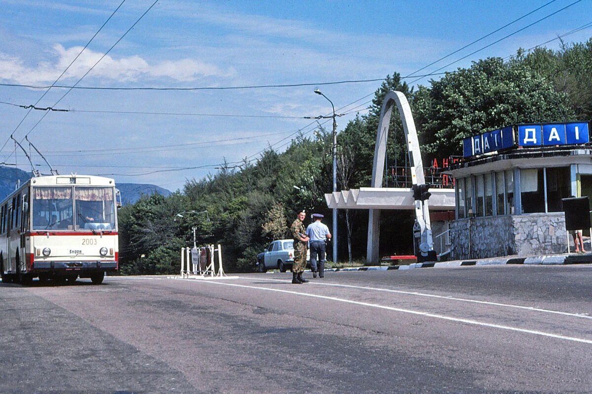 Остановка Ангарский перевал в Алуште. Из свободных источников.