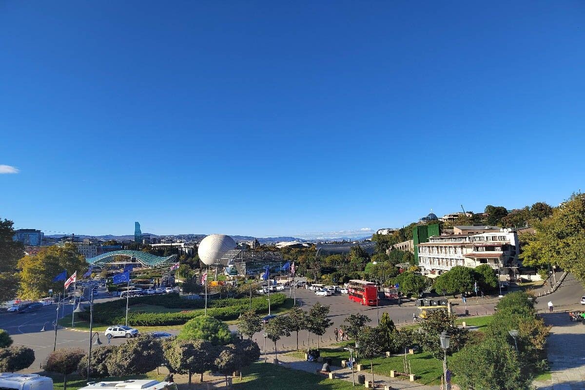 Тбилиси — популярный хаб для российских туристов, отсюда летает много рейсов в Европу. Источник: личный архив Анастасии Уминской