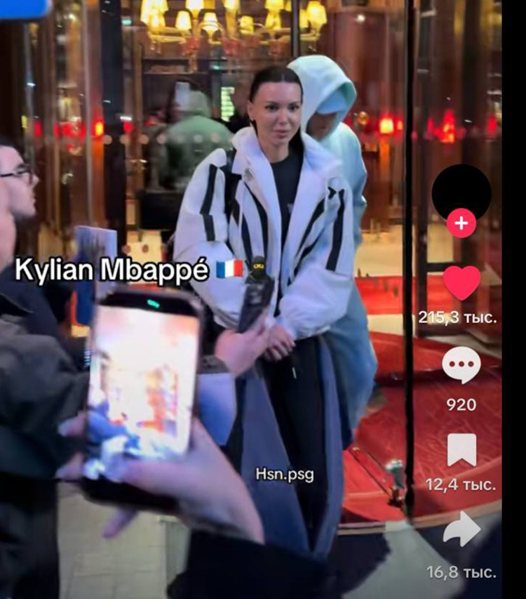    Оксана Самойлова и Килиан МбаппеКадр из видео