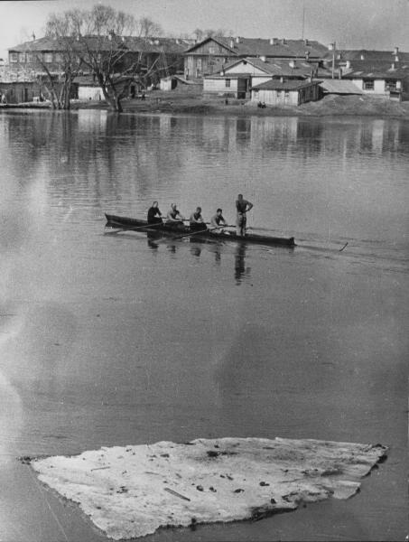 Лужники. Сергей Коршунов, март 1935 года, г. Москва, Лужнецкая наб., МАММ/МДФ.
