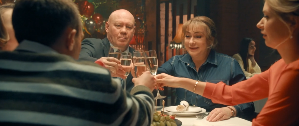 Кадр из трейлера 1-го сезона сериала «Праздники». Режиссёр: Борис Дергачев. Производство: Good Story Media, ТНТ, 2023