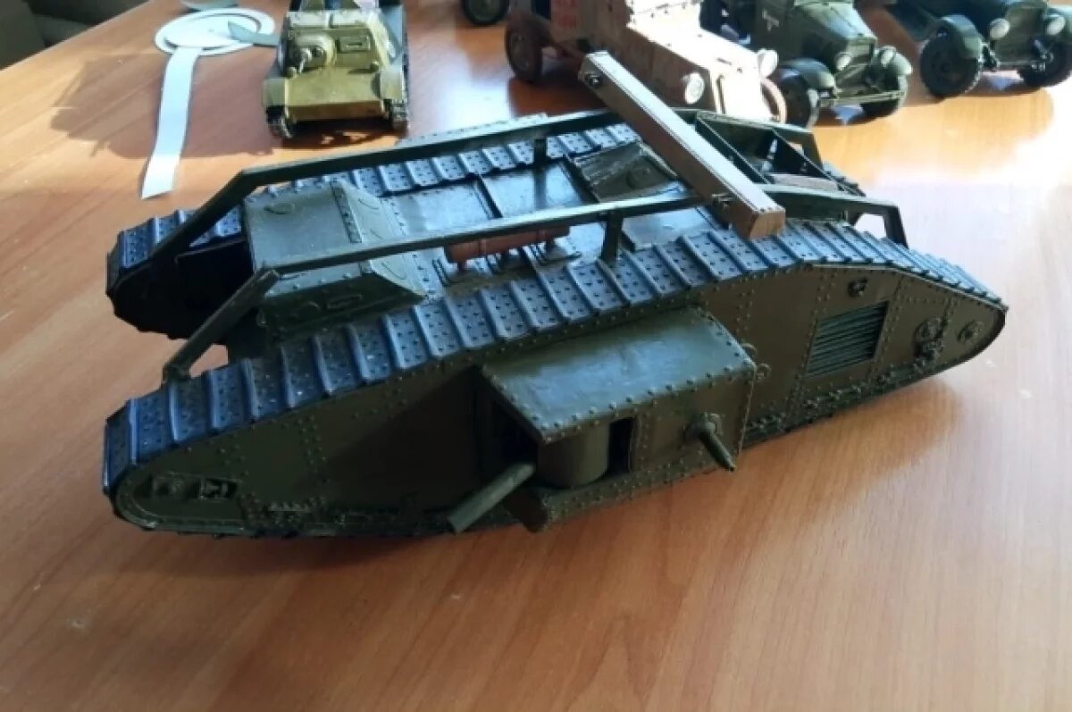    Танки из бумаги.