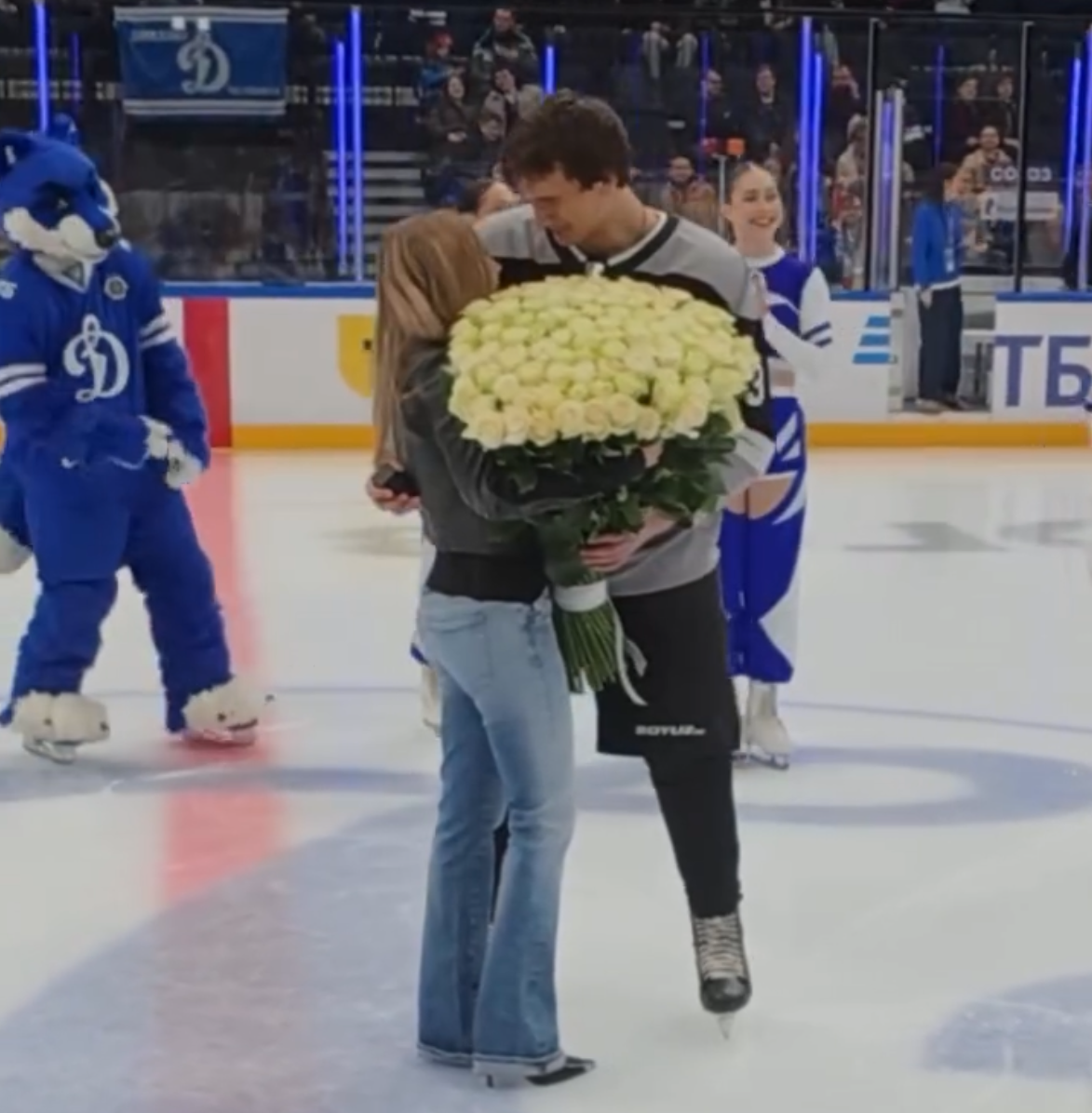 Марк Рудаковский делает предложение Карине Кросс