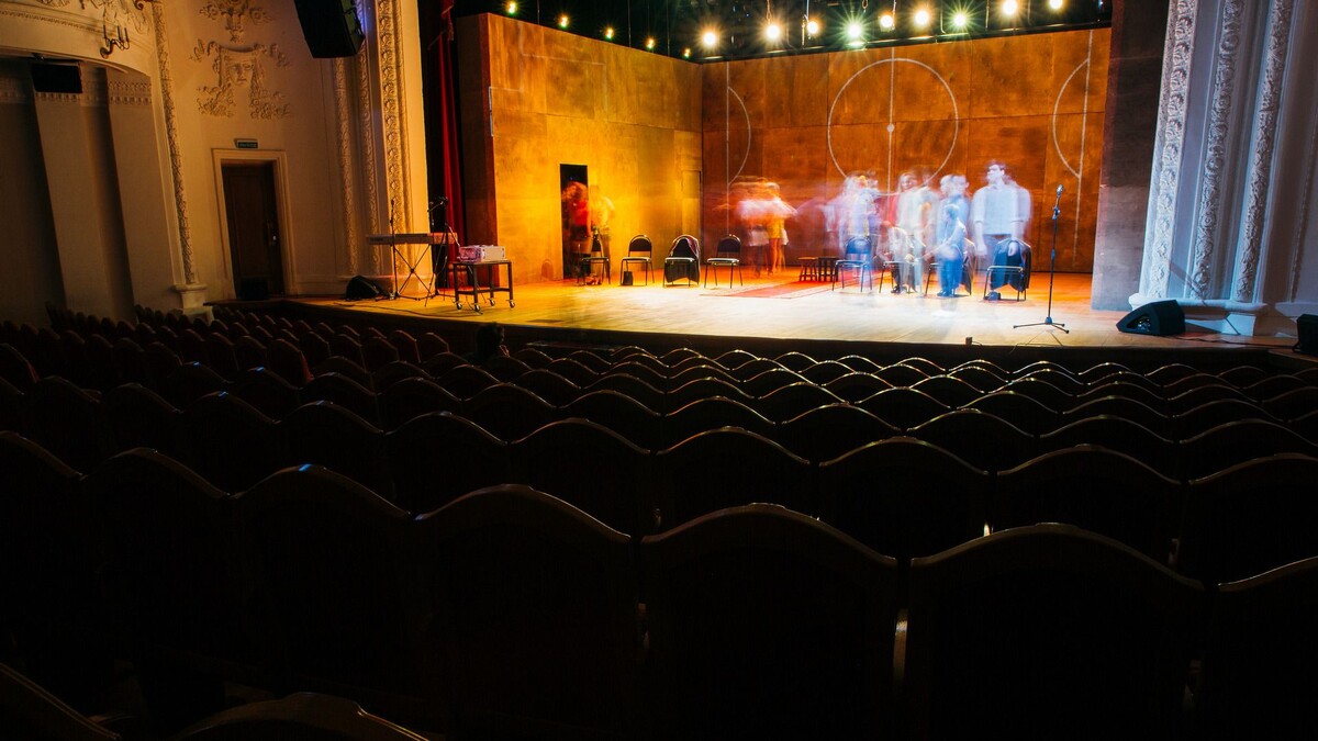   Photobank Ura Media / 1MI