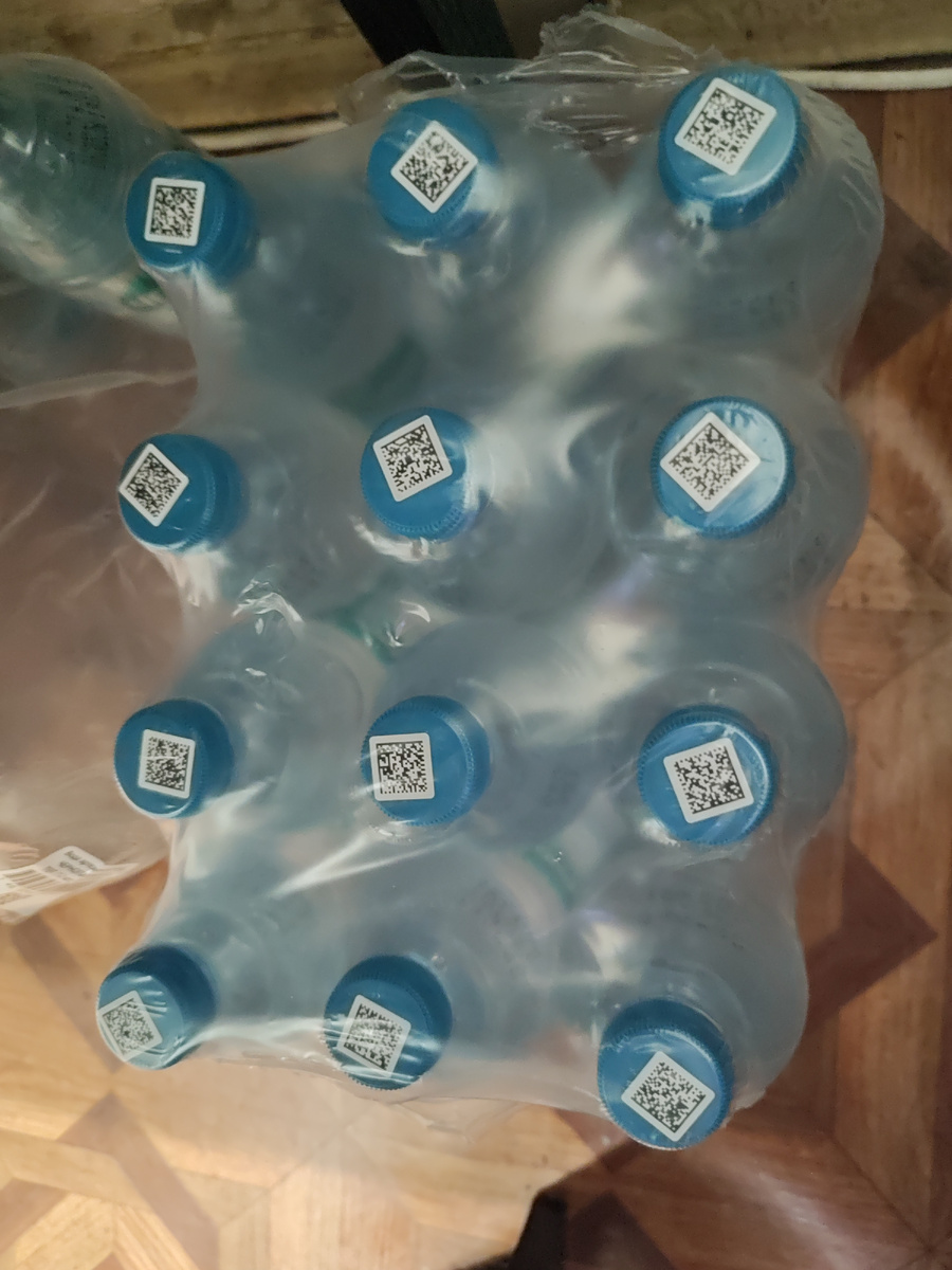 Водичку всегда в гипермаркете берём, упаковками