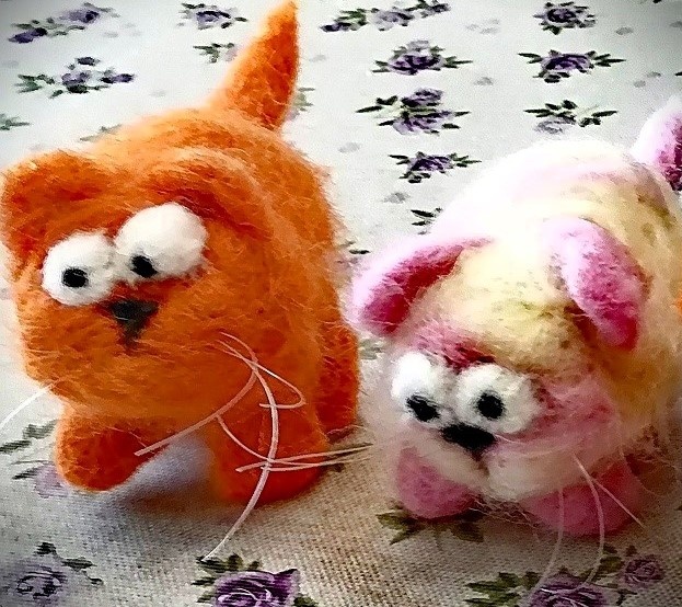 Таких котов делали вчера в ВОИ на валянии. Фимин - рыжий. Назвал Персиком, подарил бабущке. Фото автора 