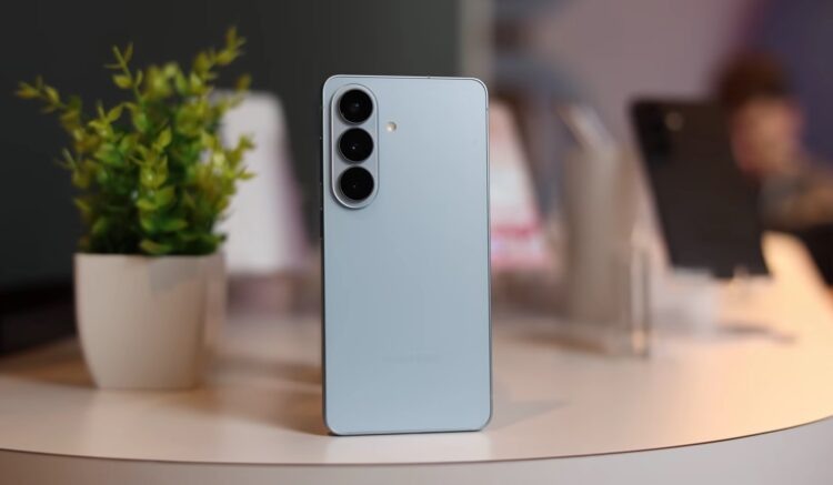    Блогеры проверили память в Galaxy S26. Изображение: Mike O’Brien