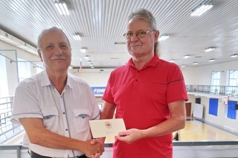    Михаил Морозов (слева) с директором клуба Юрием Трофимовым