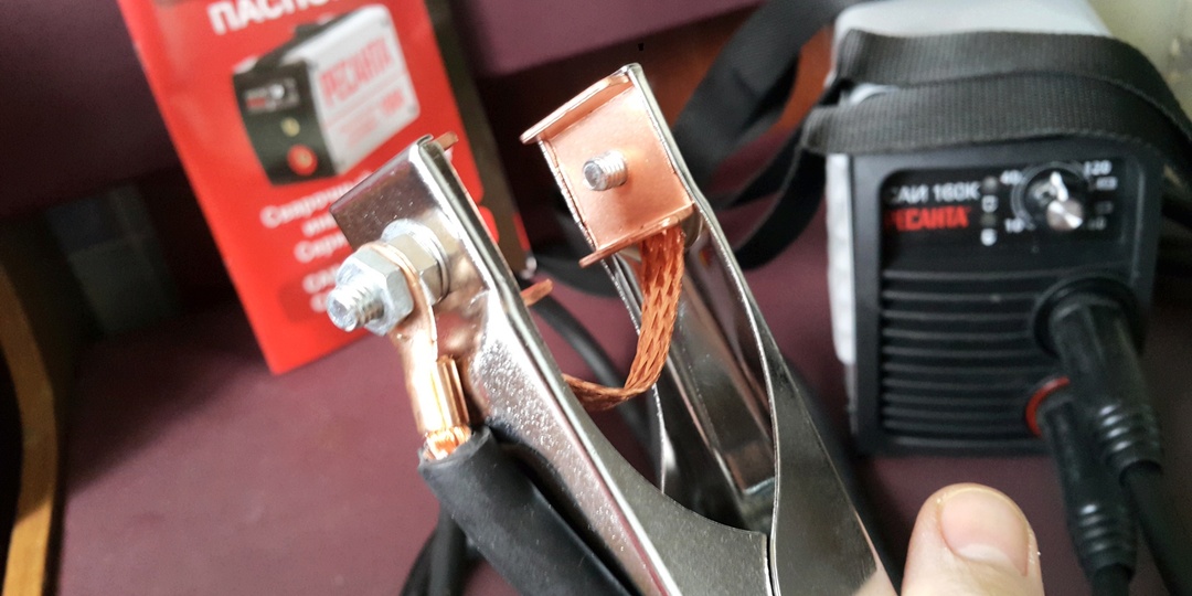 90% начинающих сварщиков подключают провода наугад: держак, масса, полярность – объясняю простым языком