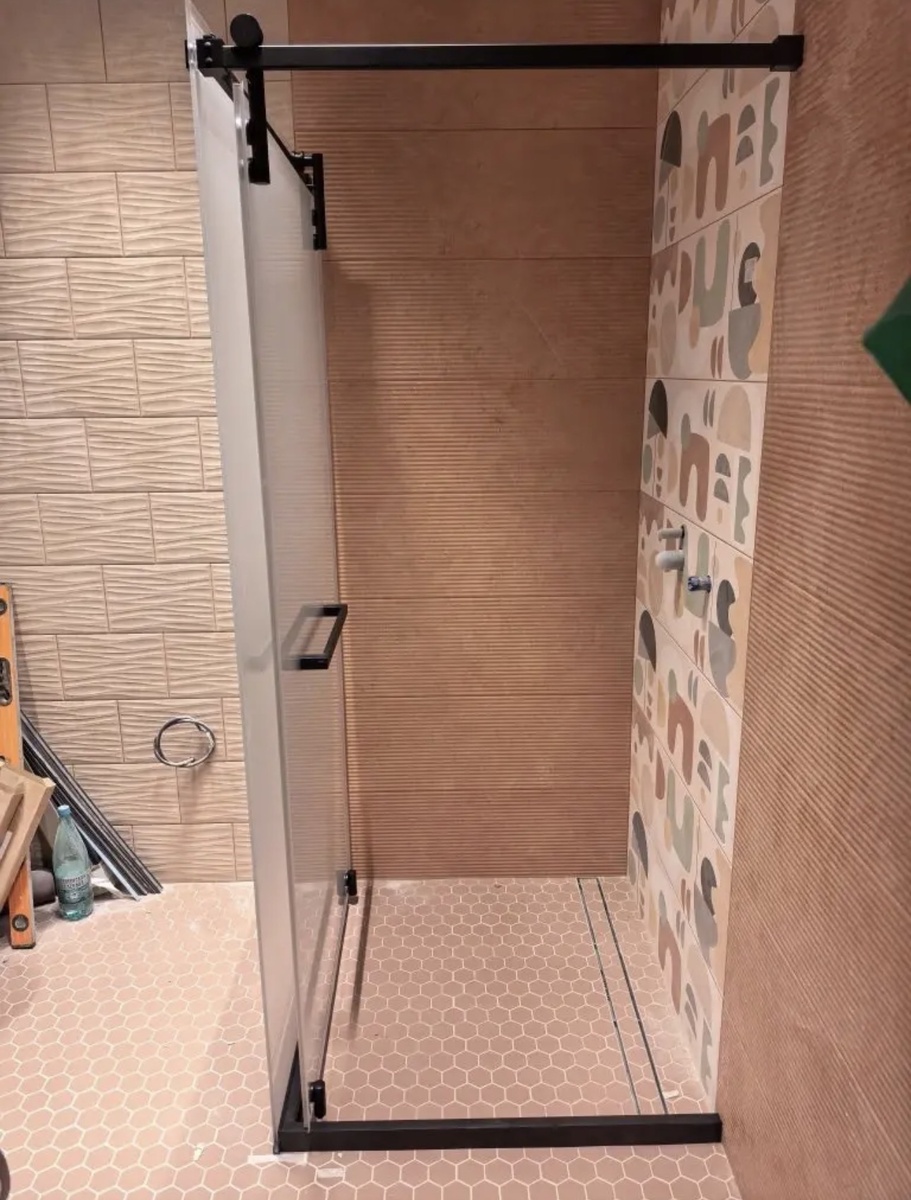 Дверь в душевую