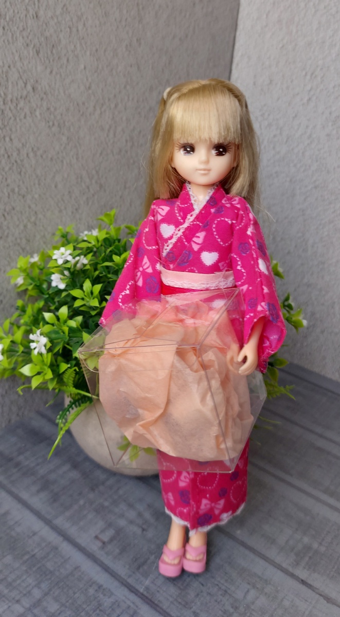 Лика с сюрпризной коробочкой с ДоллСтока. Фото автора канала.