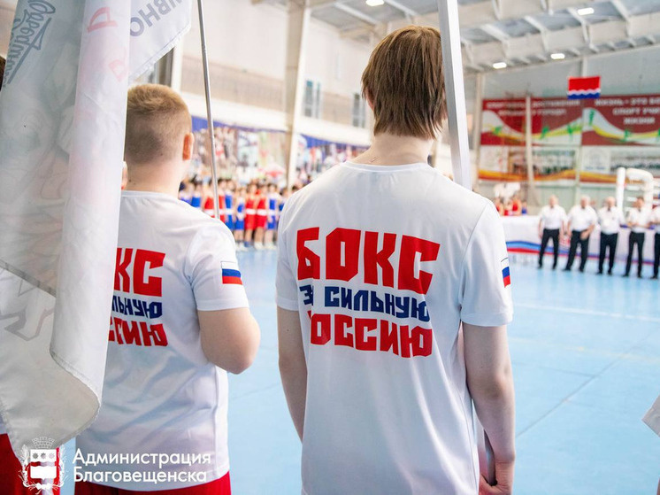     Олимпийский чемпион стал почетным гостем на первенстве по боксу в Благовещенске фото: пресс-служба мэрии Благовещенска