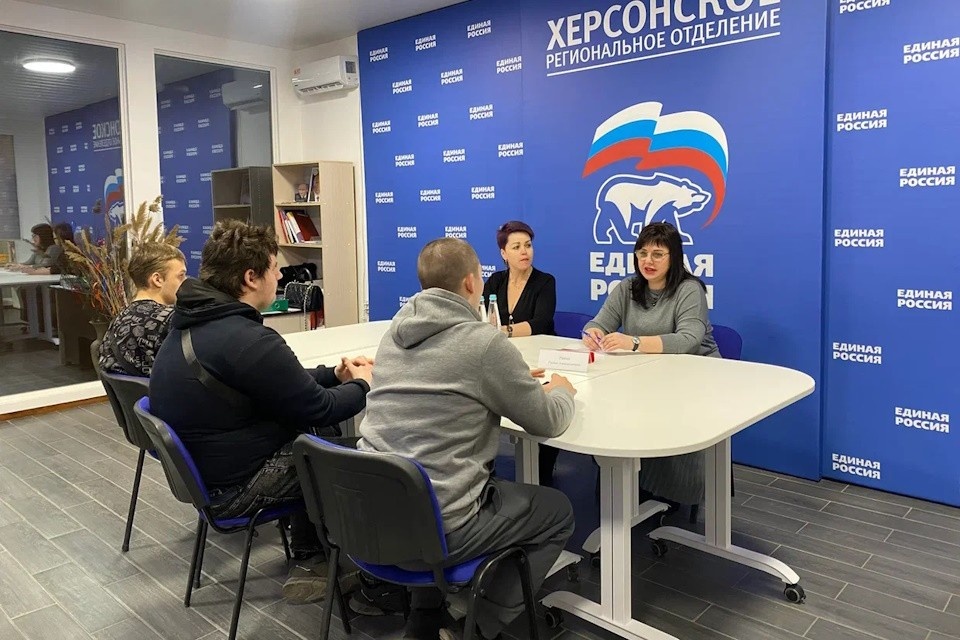    Более 50 жителей Херсонской области получили помощь и консультации во время недели приема граждан Фото: ЕР