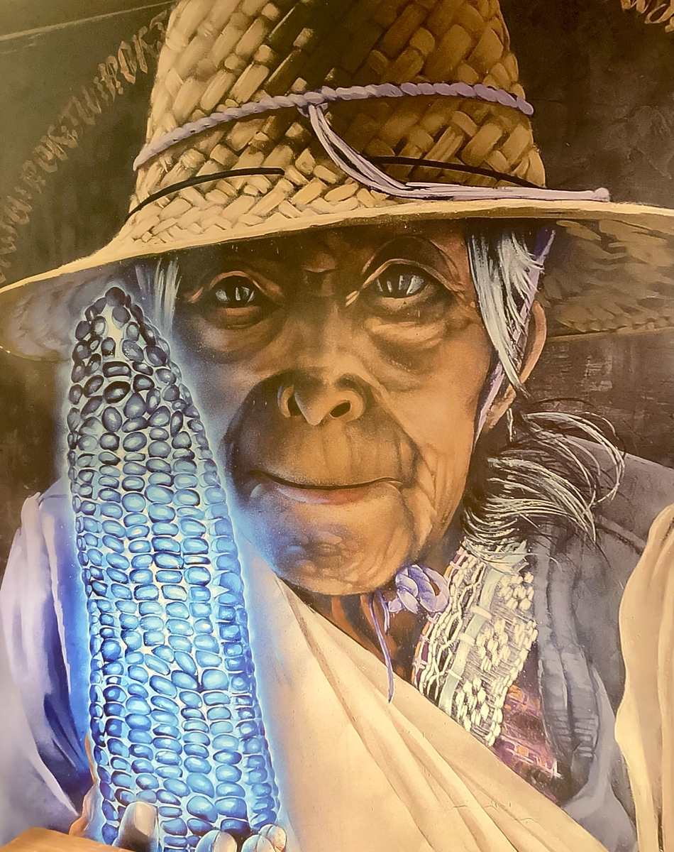 Мурал у входа