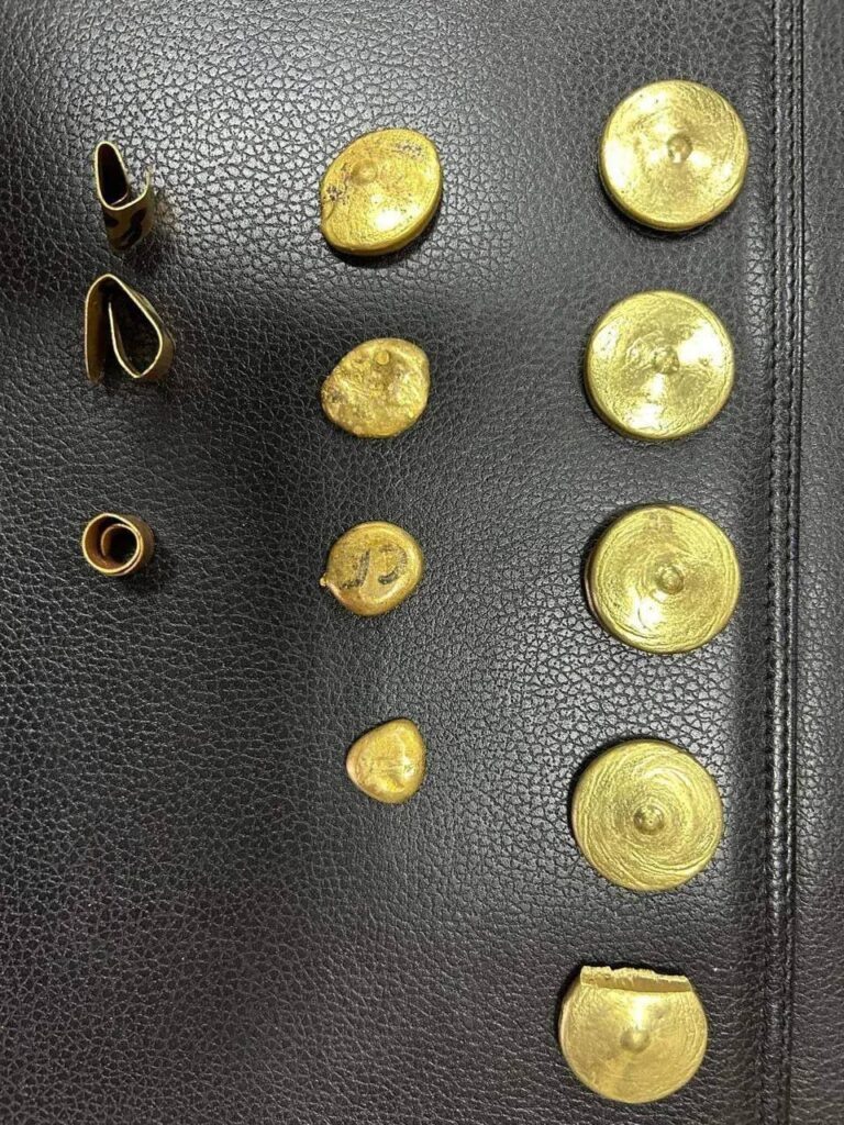     Оренбуржца осудили за незаконный оборот драгметаллов на 4,3 млн рублей Оренбуржье
📷    Оренбуржца осудили за незаконный оборот драгметаллов на 4,3 млн рублей Оренбуржье
