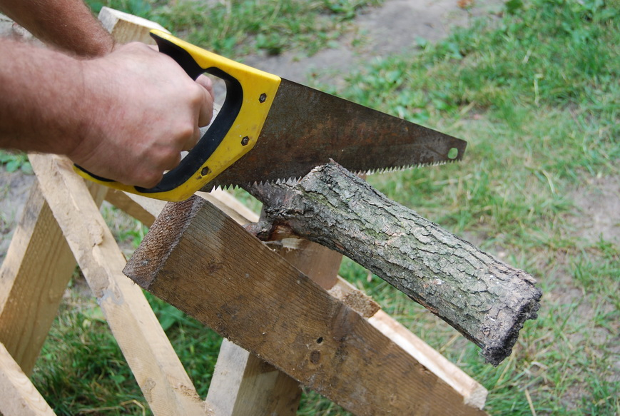 Ручная ножовка. Источник изображения: https://usadba.livejournal.com/