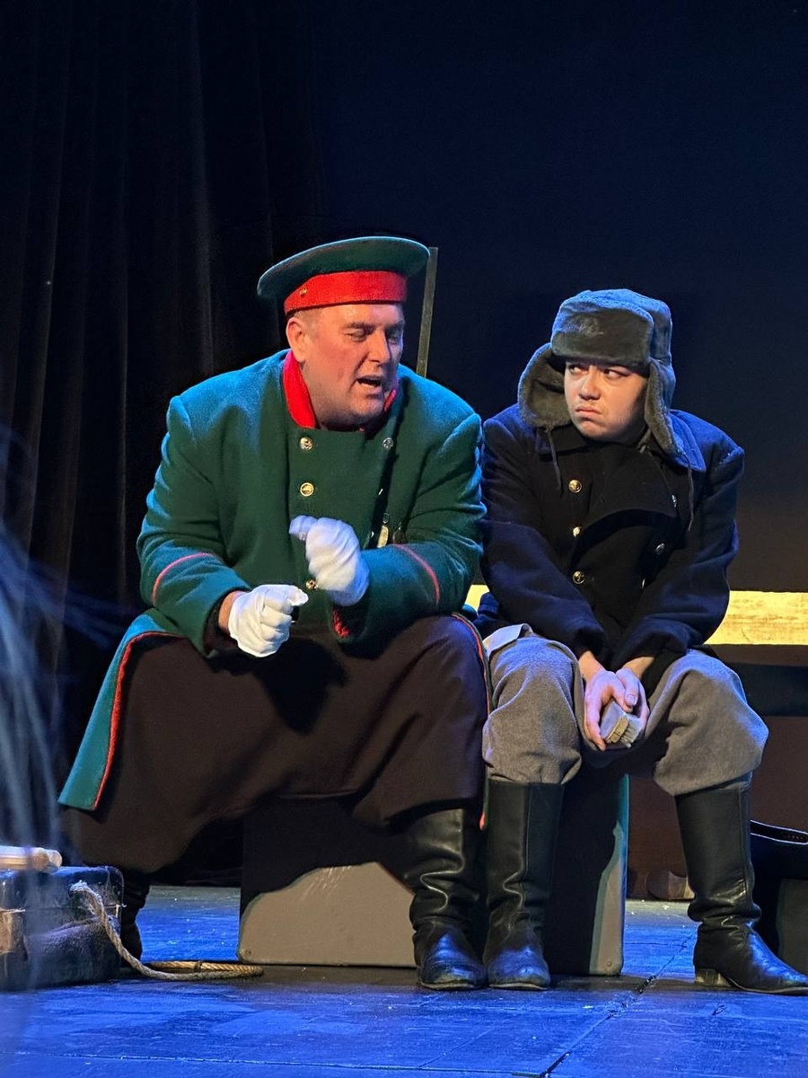 Сцена из спектакля «Станционный смотритель». Гастроли Акмолинского областного русского драматического театра (Казахстан). Фото автора.