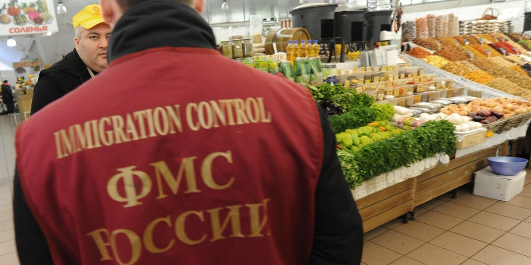 ЗАПРЕТ НА РАБОТУ МИГРАНТОВ В ТОРГОВЛЕ: РИСКИ ДЛЯ БИЗНЕСА И НОВЫЕ ПРАВИЛА НАЙМА В 2026 ГОДУ