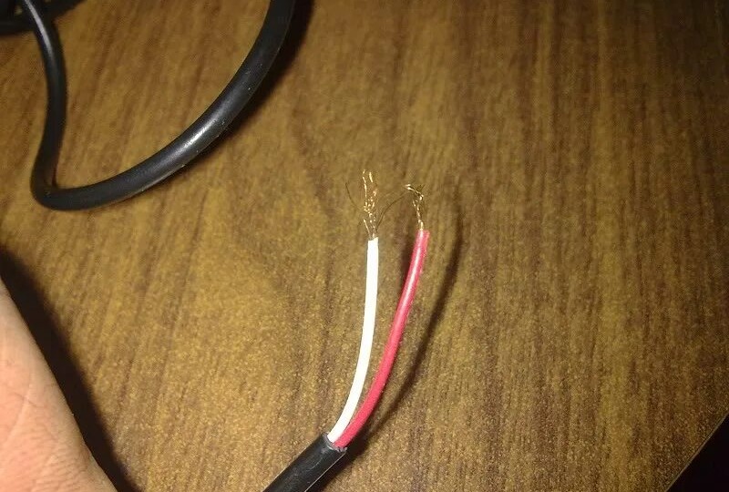 Дедовский способ определить полярность без мультиметра: нахожу плюс и минус с помощью того, что есть на каждой кухне