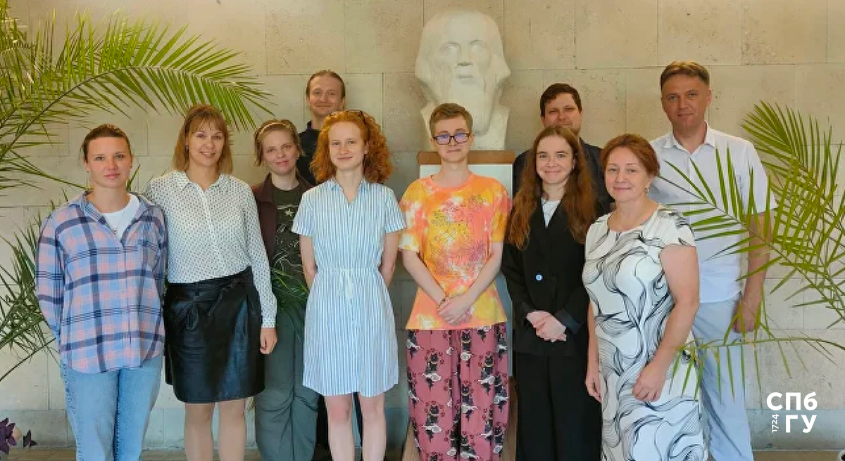 Коллектив лаборатории плазмонно усиленной спектроскопии и биоимиджинга СПбГУ. Фото предоставлено Еленой Соловьевой.