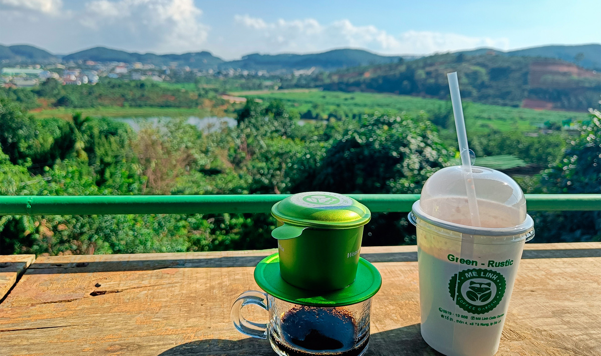 Вьетнамский кофе заваривают через металлический фильтр — фин.Фото: Иван Семёнов