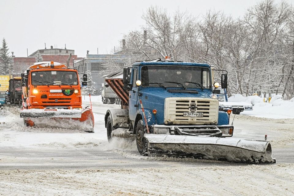    Уборка снега в Барнауле. Источник: barnaul.org