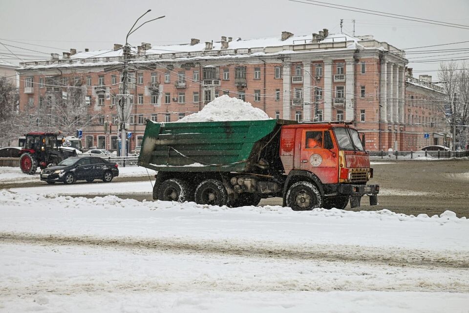    Уборка снега в Барнауле. Источник: barnaul.org