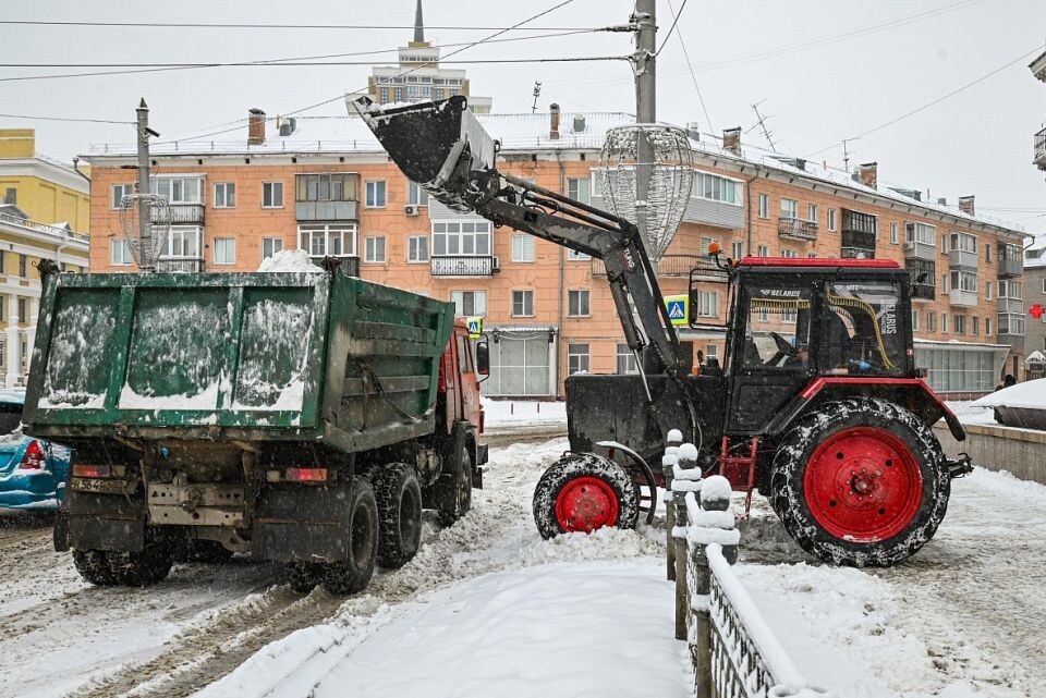    Уборка снега в Барнауле. Источник: barnaul.org